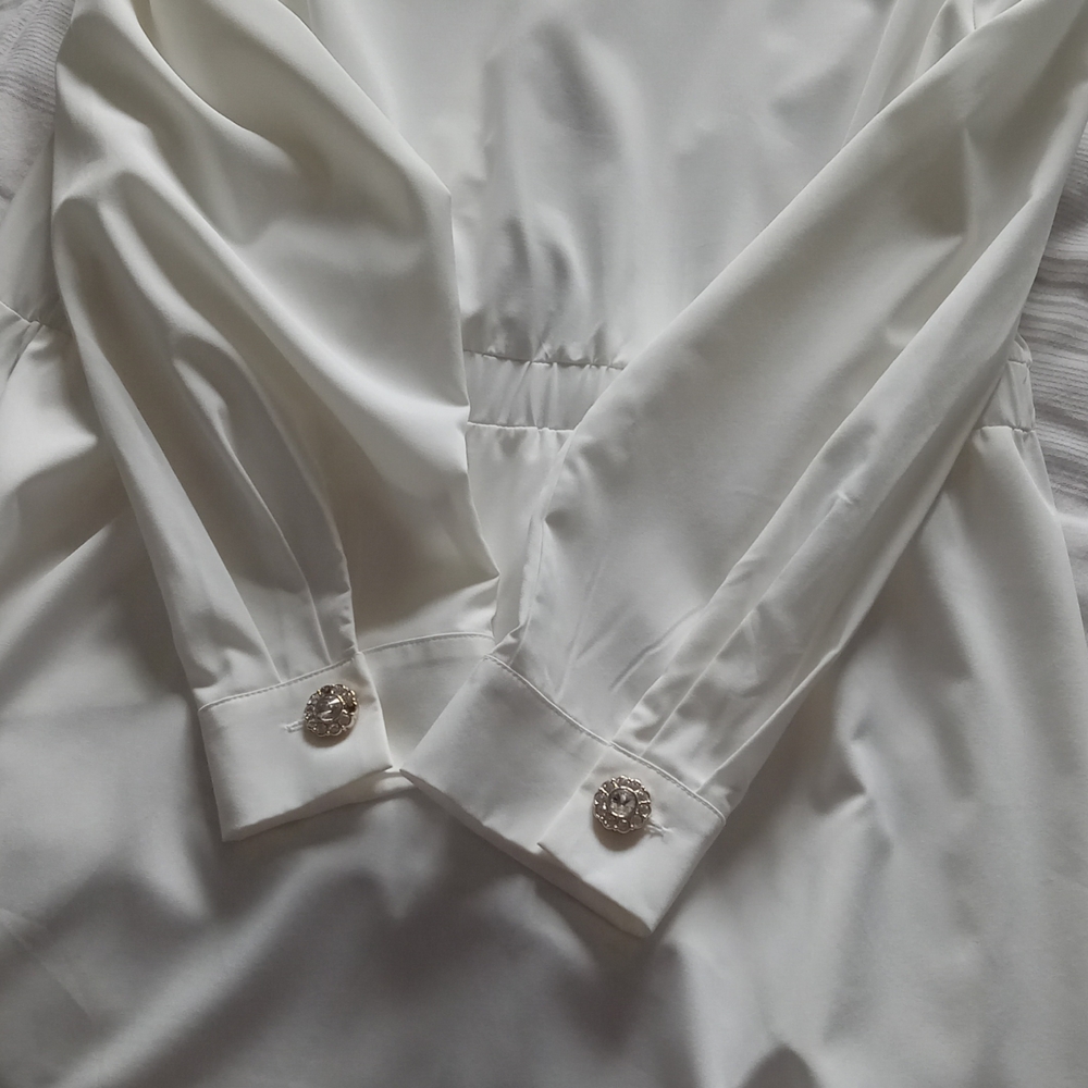 Elegant White Blouse with Gold Buttons - Picture 3 of 3